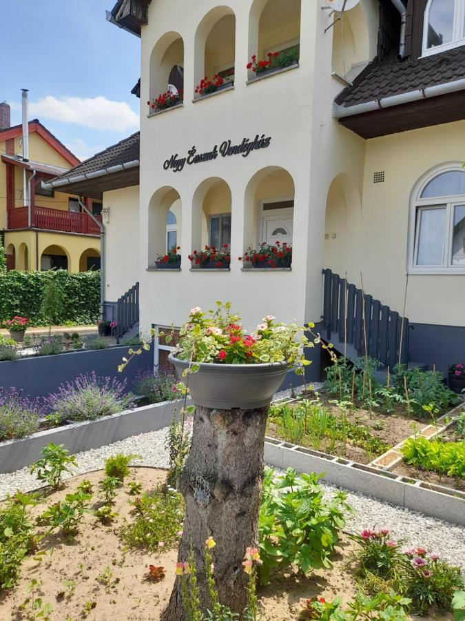 Negy Evszak Vendeghaz Hotel Balatonboglár Buitenkant foto